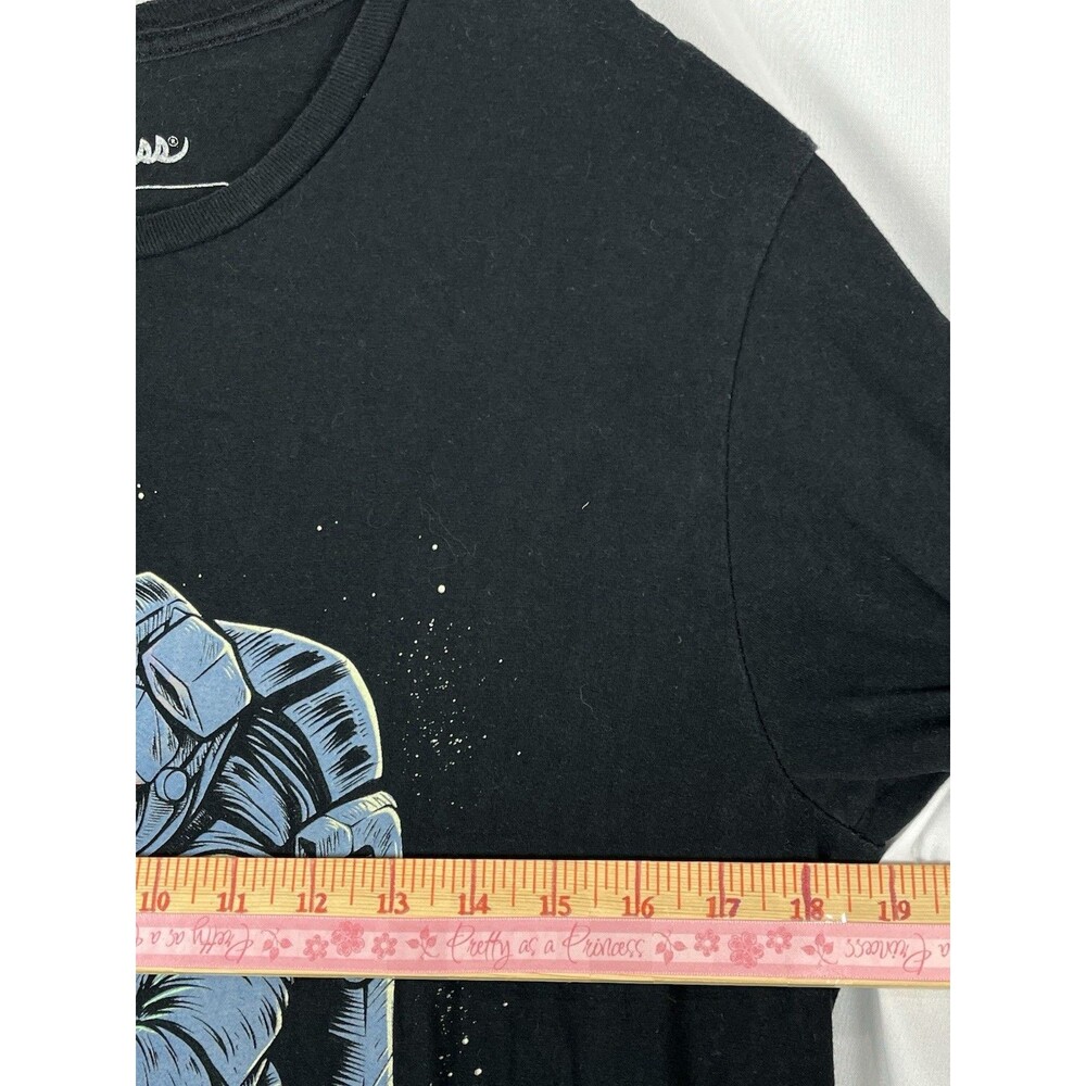 Threadless Astronaut Space Graphic Tee Black Men’… - image 8